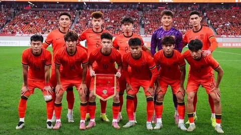 “中国代表团在亚冬会金牌榜领先，三大亮点时刻回顾”